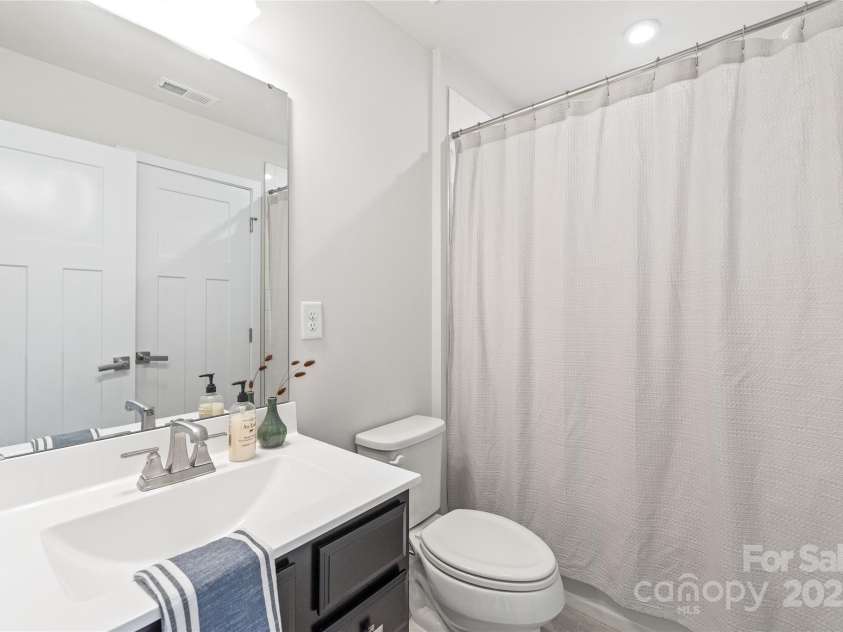 232 Parkwood Avenue, Charlotte, NC 28206.  MLS# CAR4220044, YatesRealty ID 10066. 