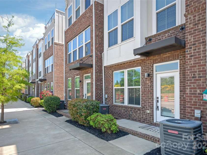 232 Parkwood Avenue, Charlotte, NC 28206.  MLS# CAR4220044, YatesRealty ID 10066. 