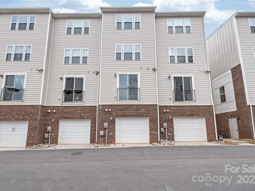 232 Parkwood Avenue, Charlotte, NC 28206.  MLS# CAR4220044, YatesRealty ID 10066. 