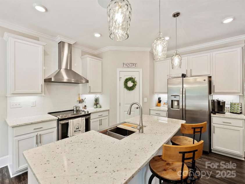 7927 Fairmont Drive, Waxhaw, NC 28173.  MLS# CAR4248978, YatesRealty ID 10067. 