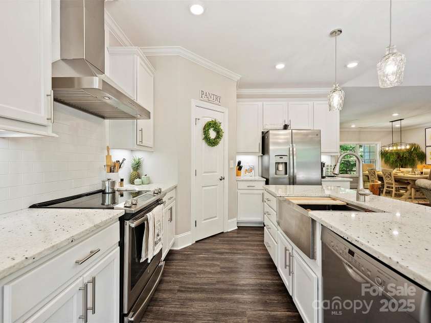 7927 Fairmont Drive, Waxhaw, NC 28173.  MLS# CAR4248978, YatesRealty ID 10067. 