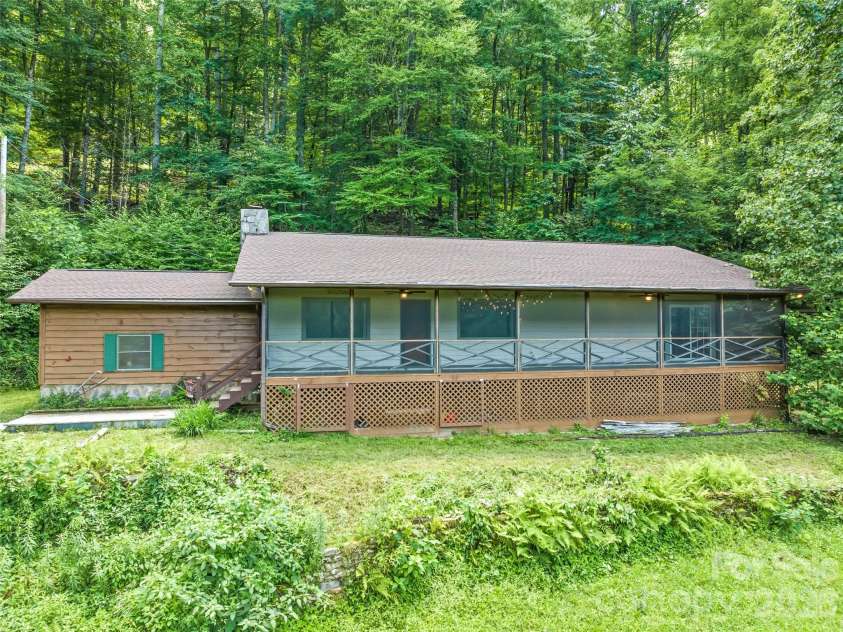 247 Three Springs Drive, Sylva, NC 28779.  MLS# CAR4368351, YatesRealty ID 10069. 