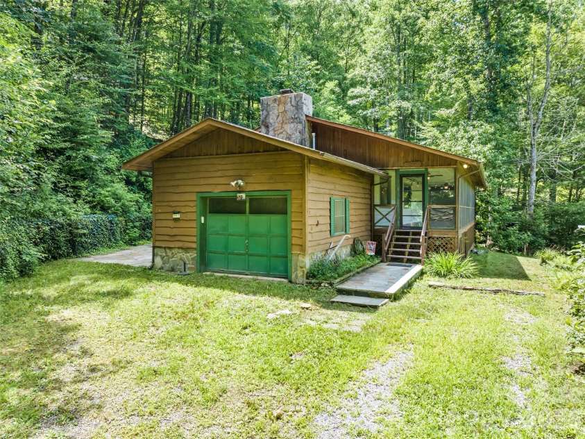 247 Three Springs Drive, Sylva, NC 28779.  MLS# CAR4368351, YatesRealty ID 10069. 