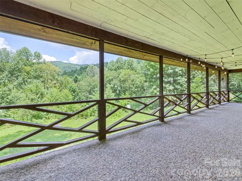 247 Three Springs Drive, Sylva, NC 28779.  MLS# CAR4368351, YatesRealty ID 10069. 