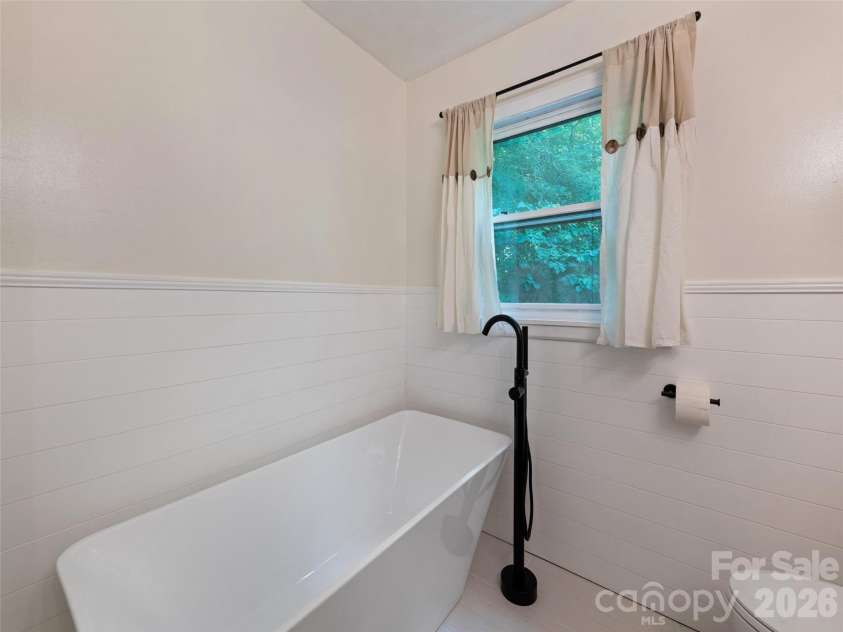 247 Three Springs Drive, Sylva, NC 28779.  MLS# CAR4368351, YatesRealty ID 10069. 