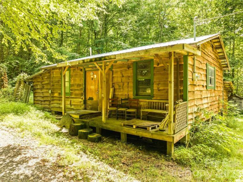 247 Three Springs Drive, Sylva, NC 28779.  MLS# CAR4368351, YatesRealty ID 10069. 