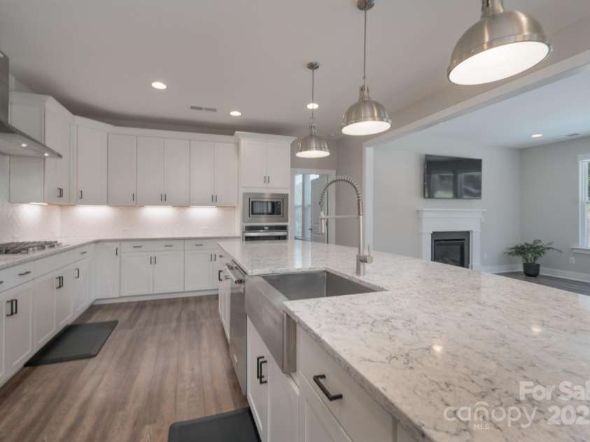 1180 Weir Court, Fort Mill, SC 29708.  MLS# CAR4173538, YatesRealty ID 1007. Kitchen