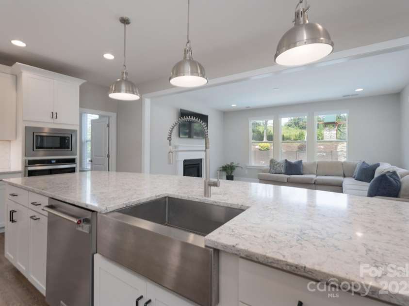 1180 Weir Court, Fort Mill, SC 29708.  MLS# CAR4173538, YatesRealty ID 1007. Kitchen