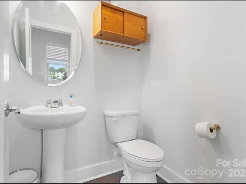 11039 Stetler Street, Charlotte, NC 28204.  MLS# CAR4244228, YatesRealty ID 10070. Half Bath