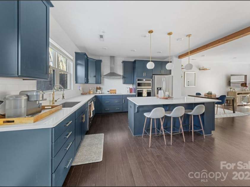 11039 Stetler Street, Charlotte, NC 28204.  MLS# CAR4244228, YatesRealty ID 10070. Kitchen