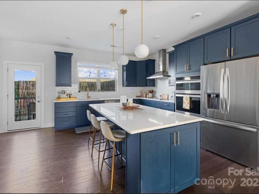 11039 Stetler Street, Charlotte, NC 28204.  MLS# CAR4244228, YatesRealty ID 10070. Kitchen