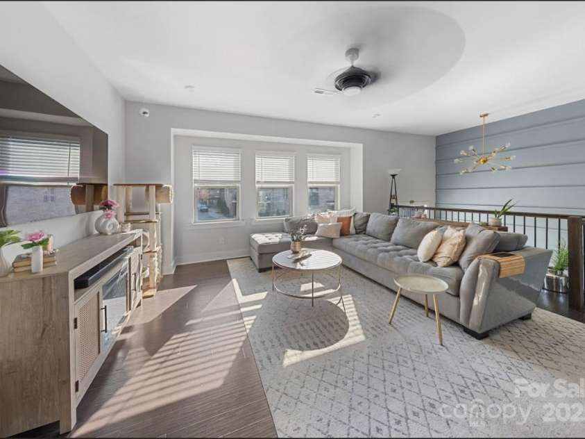 11039 Stetler Street, Charlotte, NC 28204.  MLS# CAR4244228, YatesRealty ID 10070. Living Room