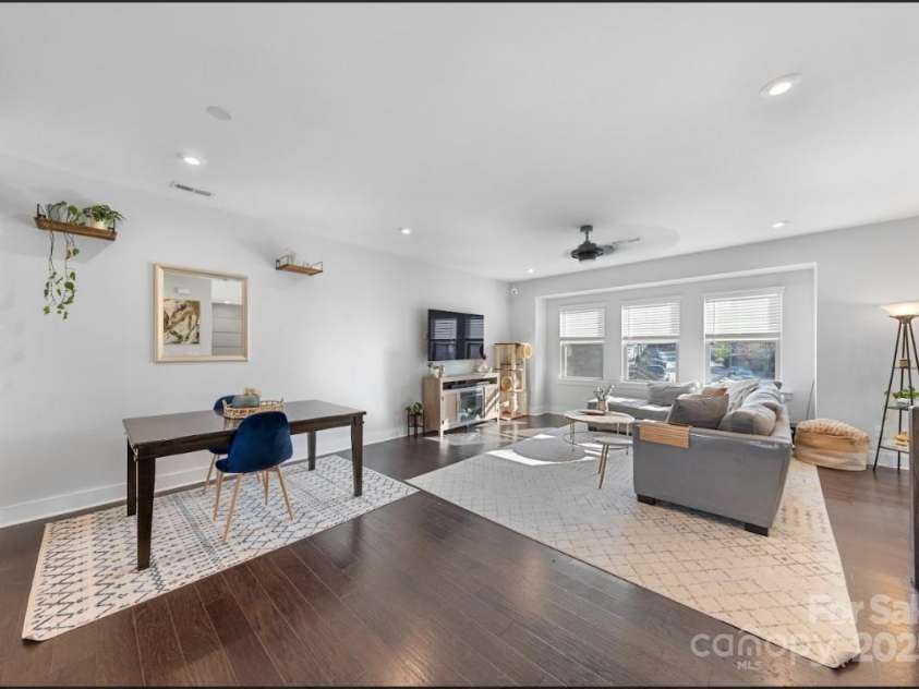 11039 Stetler Street, Charlotte, NC 28204.  MLS# CAR4244228, YatesRealty ID 10070. Living Room