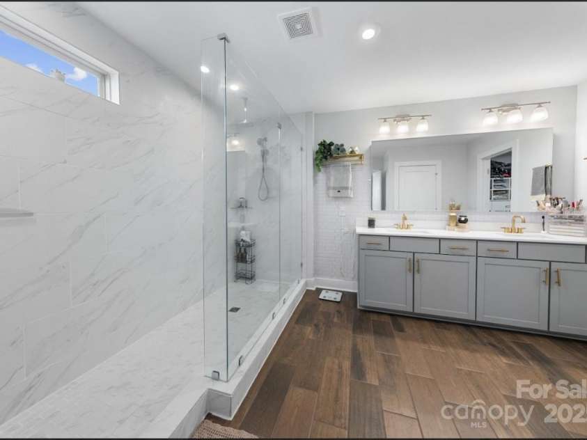 11039 Stetler Street, Charlotte, NC 28204.  MLS# CAR4244228, YatesRealty ID 10070. Master Bathroom
