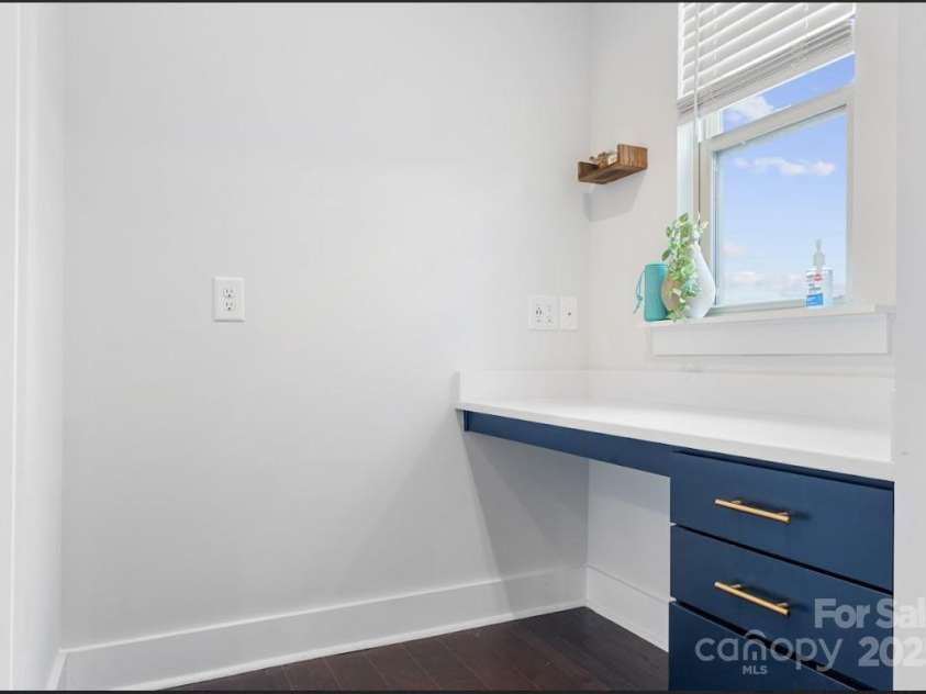 11039 Stetler Street, Charlotte, NC 28204.  MLS# CAR4244228, YatesRealty ID 10070. Office Nook