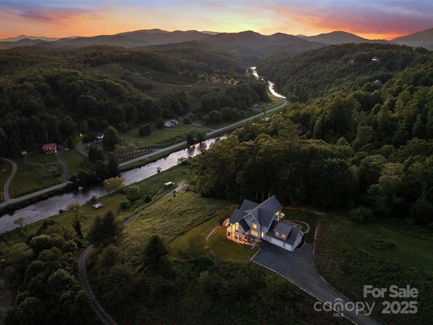 361 Osprey Place, West Jefferson, NC 28694.  MLS# CAR4237060, YatesRealty ID 10071. Mountain Living on the New River