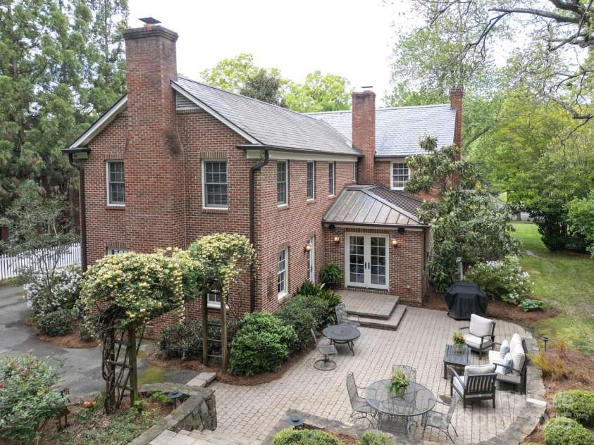 1943 Wendover Road, Charlotte, NC 28211.  MLS# CAR4247717, YatesRealty ID 10072. Amazing outdoor living spaces