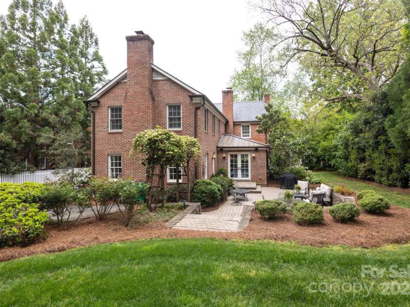 1943 Wendover Road, Charlotte, NC 28211.  MLS# CAR4247717, YatesRealty ID 10072. Back yard oasis