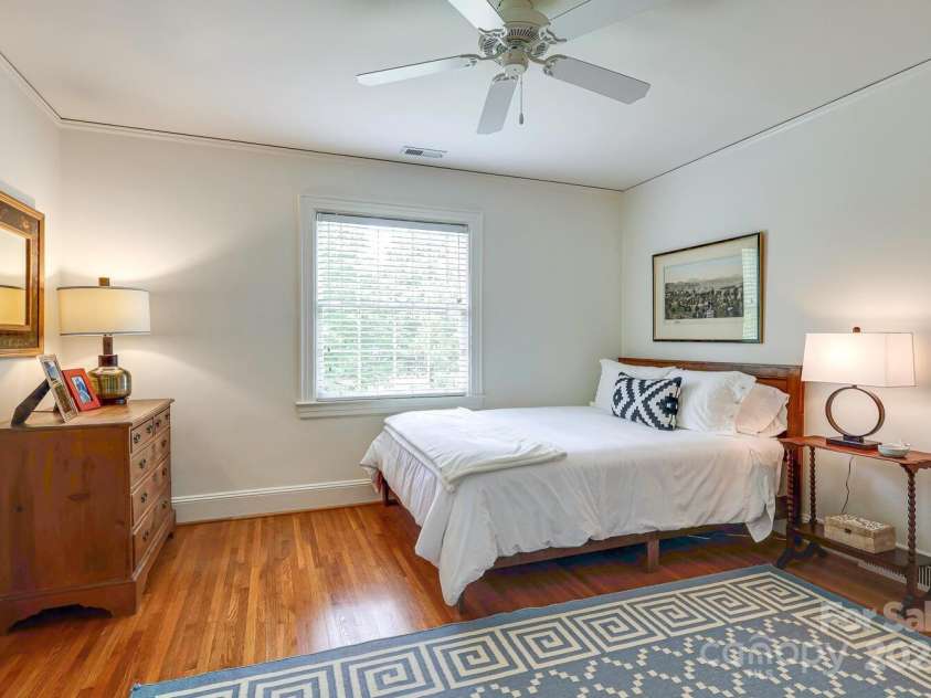 1943 Wendover Road, Charlotte, NC 28211.  MLS# CAR4247717, YatesRealty ID 10072. Bedroom 3 with en suite bathroom