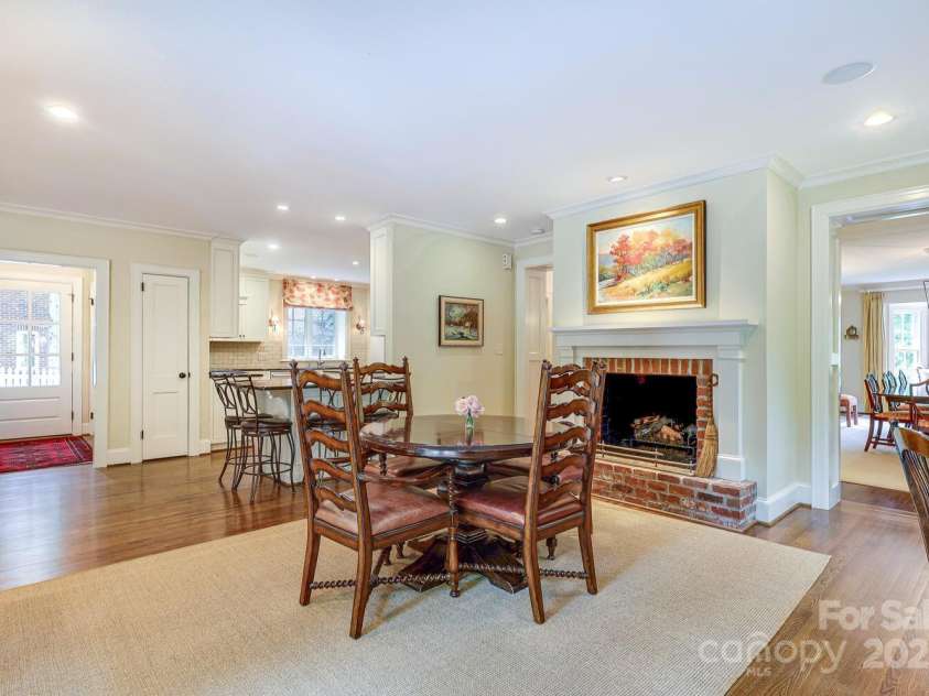 1943 Wendover Road, Charlotte, NC 28211.  MLS# CAR4247717, YatesRealty ID 10072. Den/Breakfast/Flex room with gas fireplace