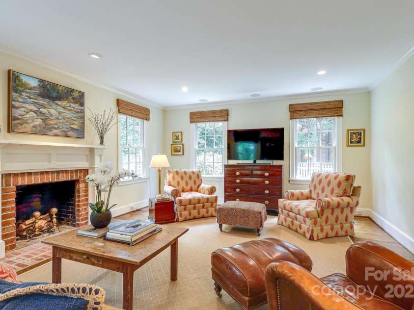 1943 Wendover Road, Charlotte, NC 28211.  MLS# CAR4247717, YatesRealty ID 10072. Great room