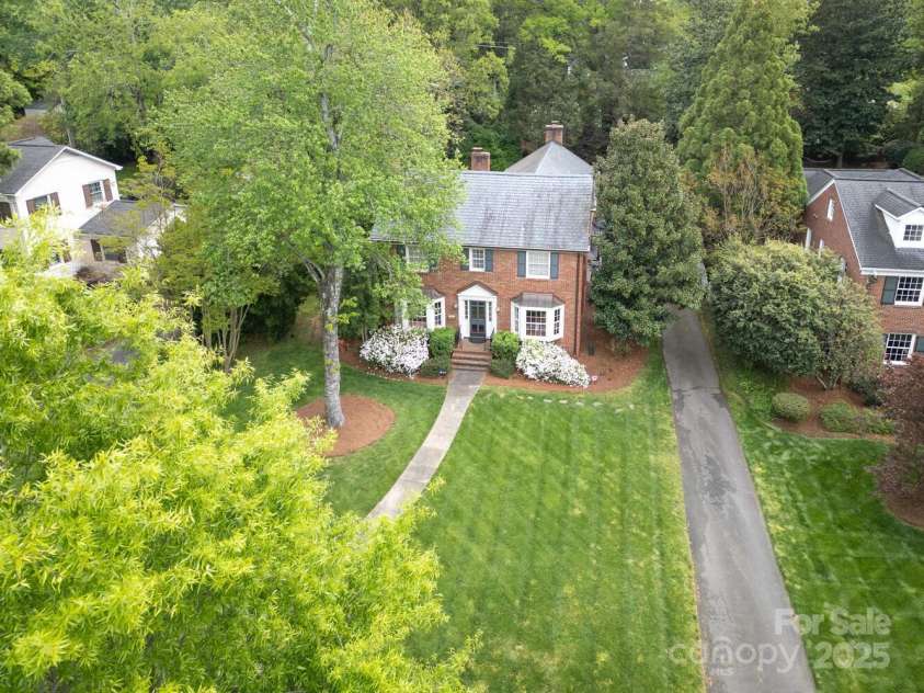 1943 Wendover Road, Charlotte, NC 28211.  MLS# CAR4247717, YatesRealty ID 10072. Large front yard setback