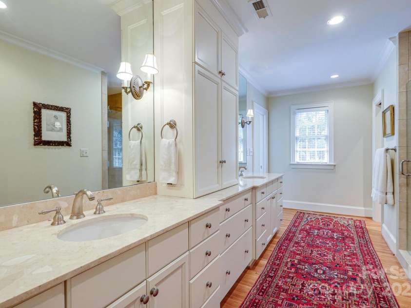 1943 Wendover Road, Charlotte, NC 28211.  MLS# CAR4247717, YatesRealty ID 10072. Large primary bathroom