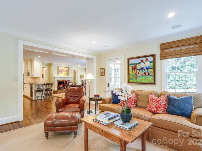 1943 Wendover Road, Charlotte, NC 28211.  MLS# CAR4247717, YatesRealty ID 10072. Open great room with outdoor access.