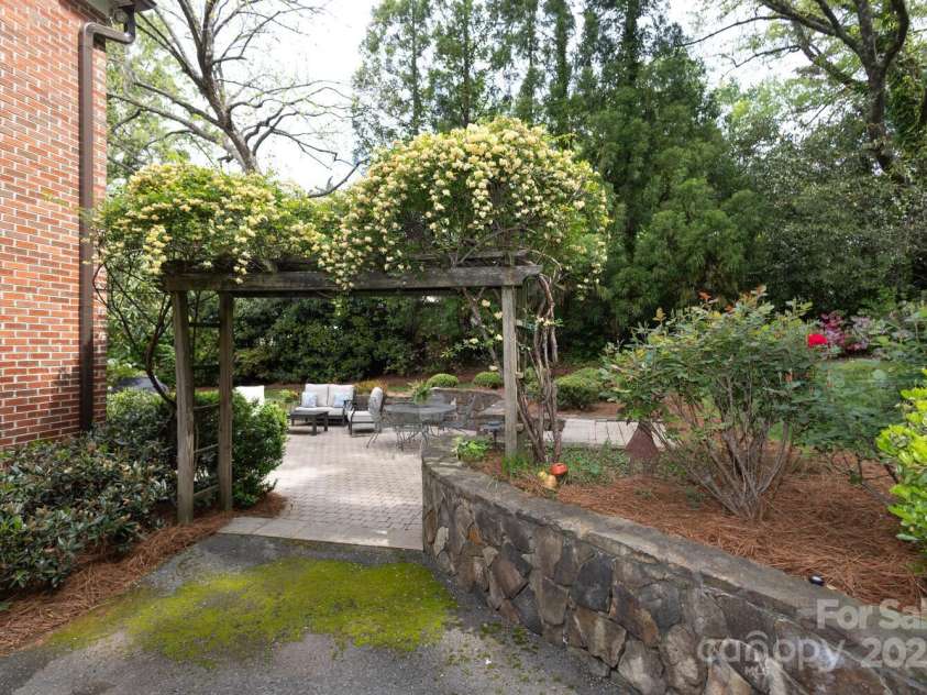 1943 Wendover Road, Charlotte, NC 28211.  MLS# CAR4247717, YatesRealty ID 10072. Planned parking turnaround