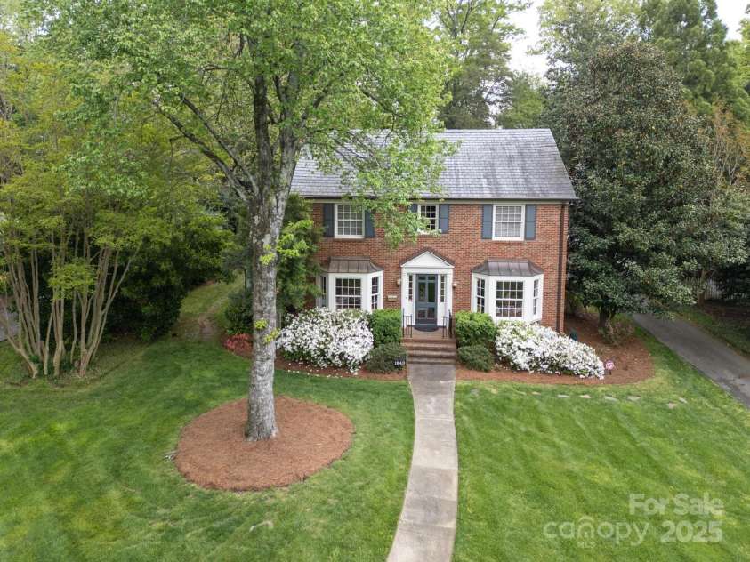1943 Wendover Road, Charlotte, NC 28211.  MLS# CAR4247717, YatesRealty ID 10072. Welcome to 1943 S. Wendover