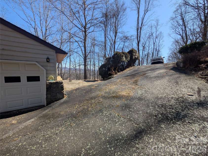 4 Wild Dogwood Trail, Mills River, NC 28759.  MLS# CAR4368433, YatesRealty ID 10072. 