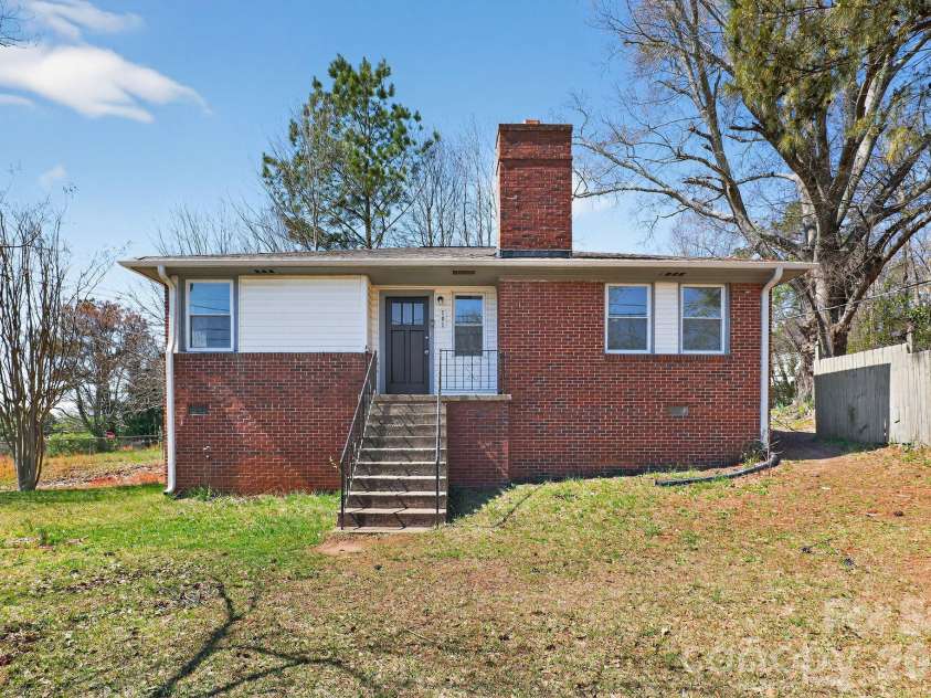 101 Coleman Court, Greenville, SC 29609.  MLS# CAR4368371, YatesRealty ID 10073. 