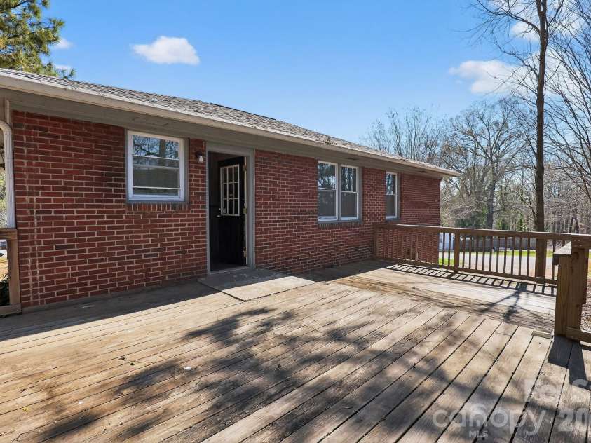 101 Coleman Court, Greenville, SC 29609.  MLS# CAR4368371, YatesRealty ID 10073. 