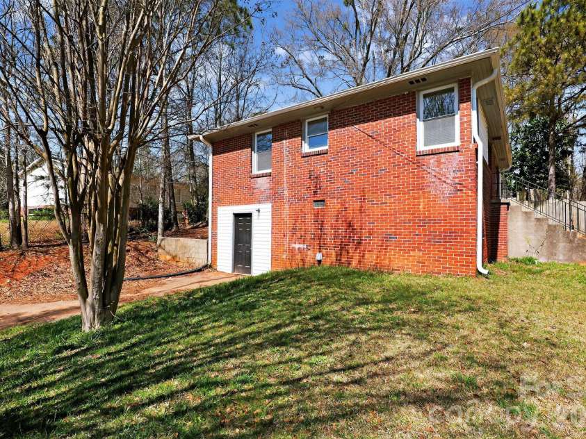 101 Coleman Court, Greenville, SC 29609.  MLS# CAR4368371, YatesRealty ID 10073. 