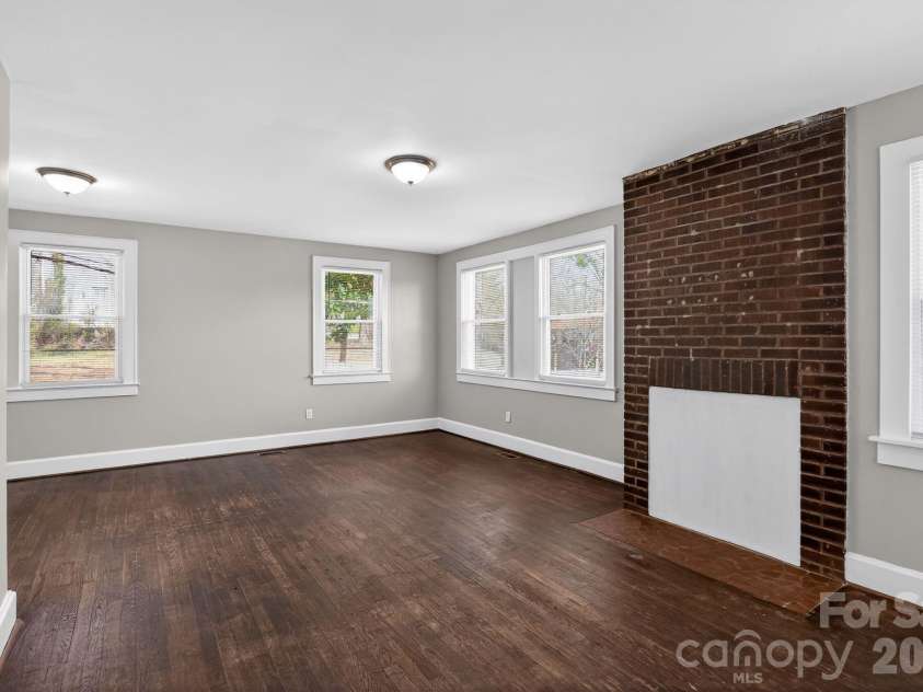 101 Coleman Court, Greenville, SC 29609.  MLS# CAR4368371, YatesRealty ID 10073. 