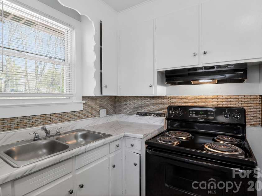 101 Coleman Court, Greenville, SC 29609.  MLS# CAR4368371, YatesRealty ID 10073. 