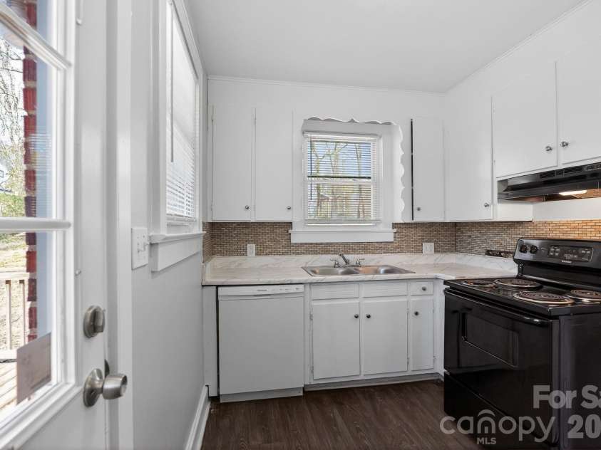 101 Coleman Court, Greenville, SC 29609.  MLS# CAR4368371, YatesRealty ID 10073. 