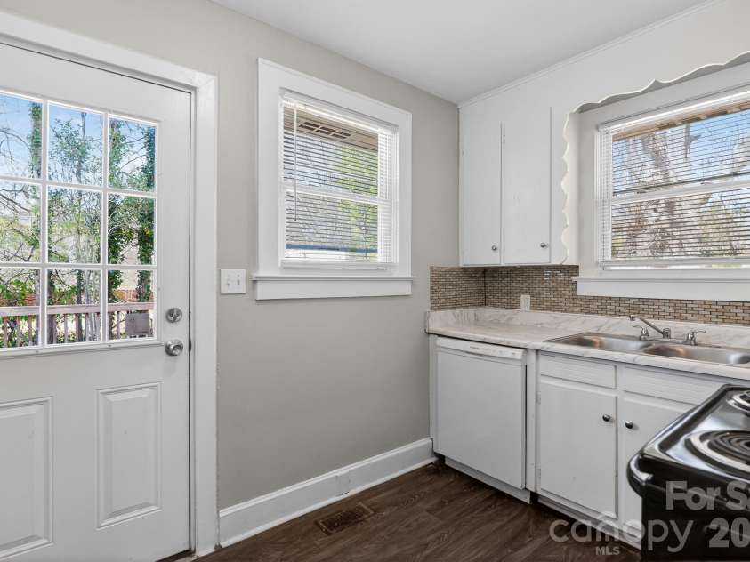 101 Coleman Court, Greenville, SC 29609.  MLS# CAR4368371, YatesRealty ID 10073. 