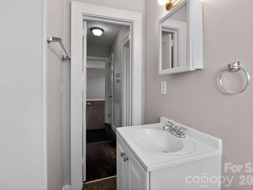 101 Coleman Court, Greenville, SC 29609.  MLS# CAR4368371, YatesRealty ID 10073. 