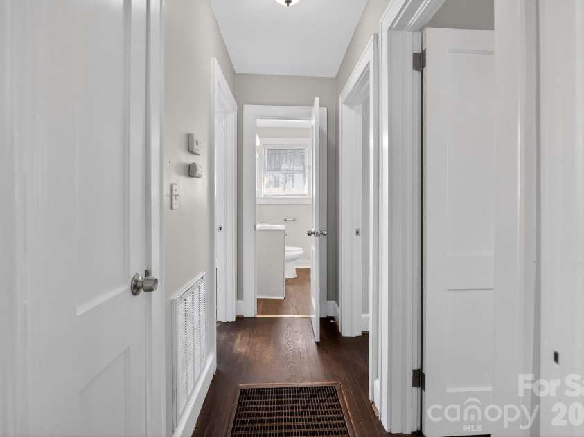 101 Coleman Court, Greenville, SC 29609.  MLS# CAR4368371, YatesRealty ID 10073. 