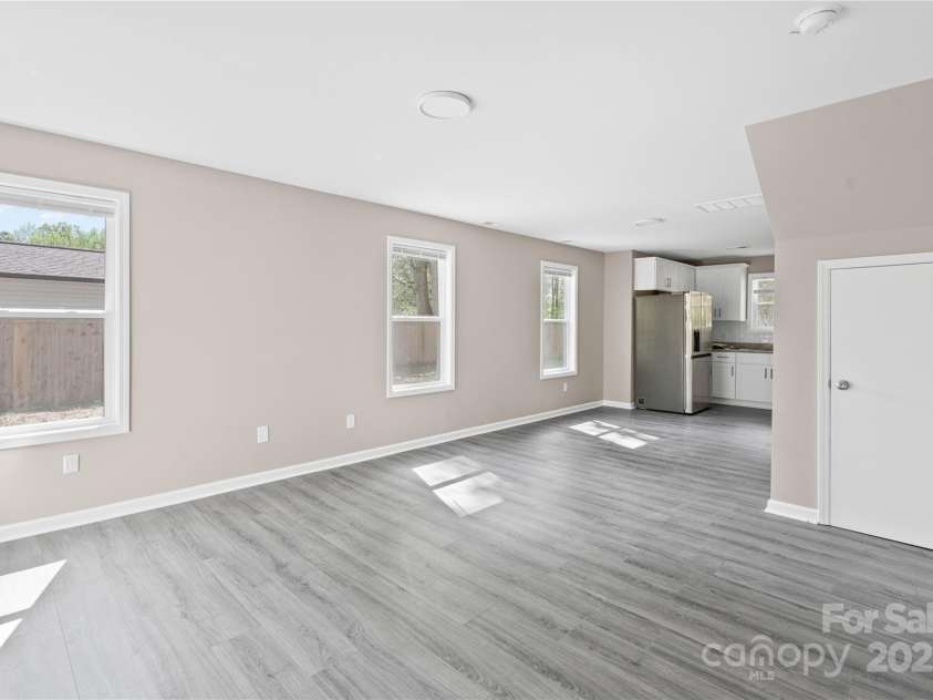 8722 Moody Road, Charlotte, NC 28215.  MLS# CAR4244155, YatesRealty ID 10073. 