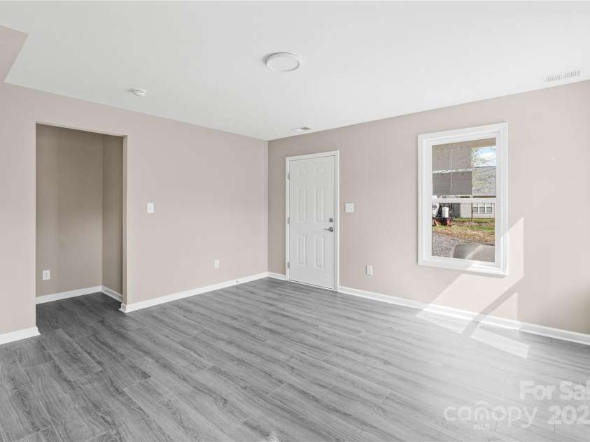 8722 Moody Road, Charlotte, NC 28215.  MLS# CAR4244155, YatesRealty ID 10073. 