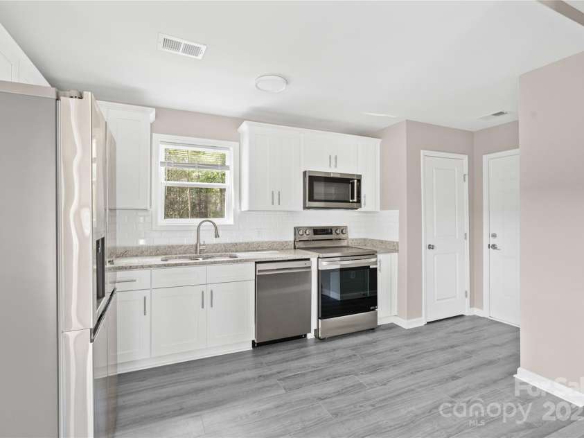 8722 Moody Road, Charlotte, NC 28215.  MLS# CAR4244155, YatesRealty ID 10073. 