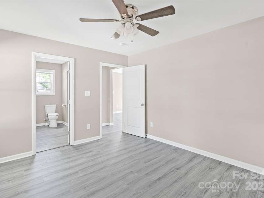 8722 Moody Road, Charlotte, NC 28215.  MLS# CAR4244155, YatesRealty ID 10073. 