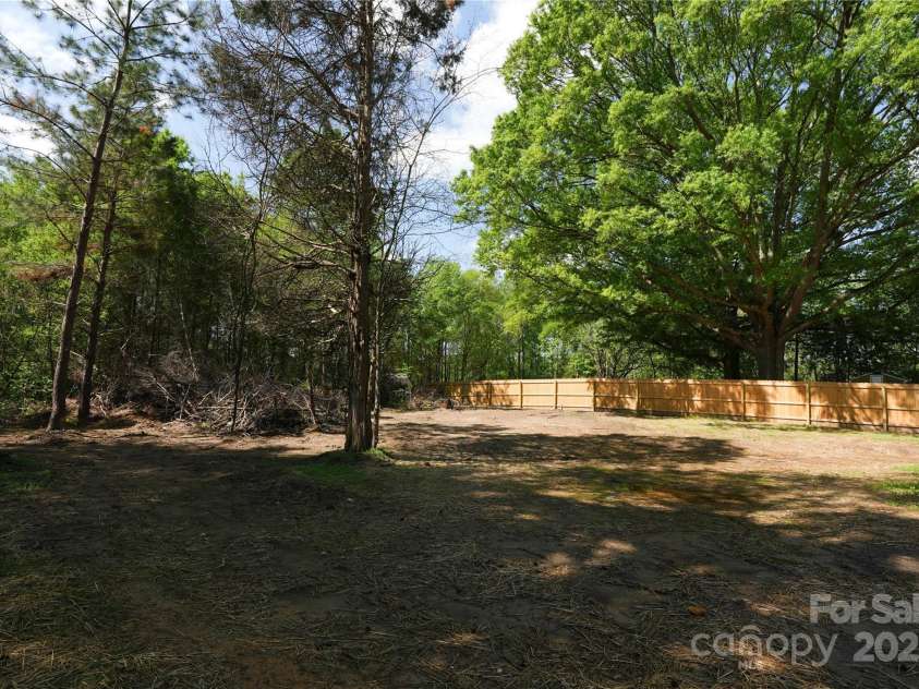 8722 Moody Road, Charlotte, NC 28215.  MLS# CAR4244155, YatesRealty ID 10073. 