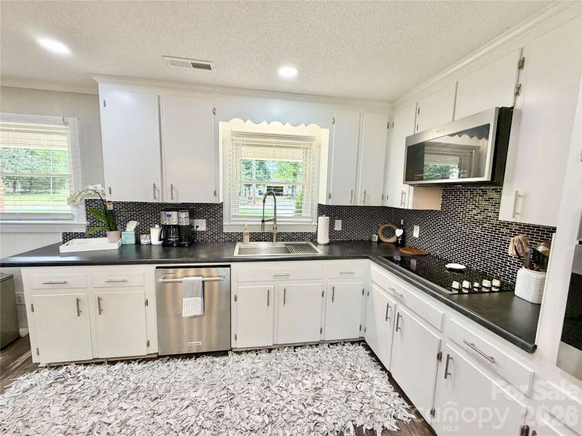 261 Thomas Lane, Stony Point, NC 28678.  MLS# CAR4368460, YatesRealty ID 10074. 