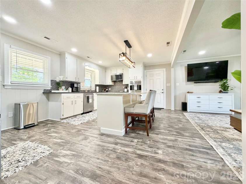 261 Thomas Lane, Stony Point, NC 28678.  MLS# CAR4368460, YatesRealty ID 10074. 