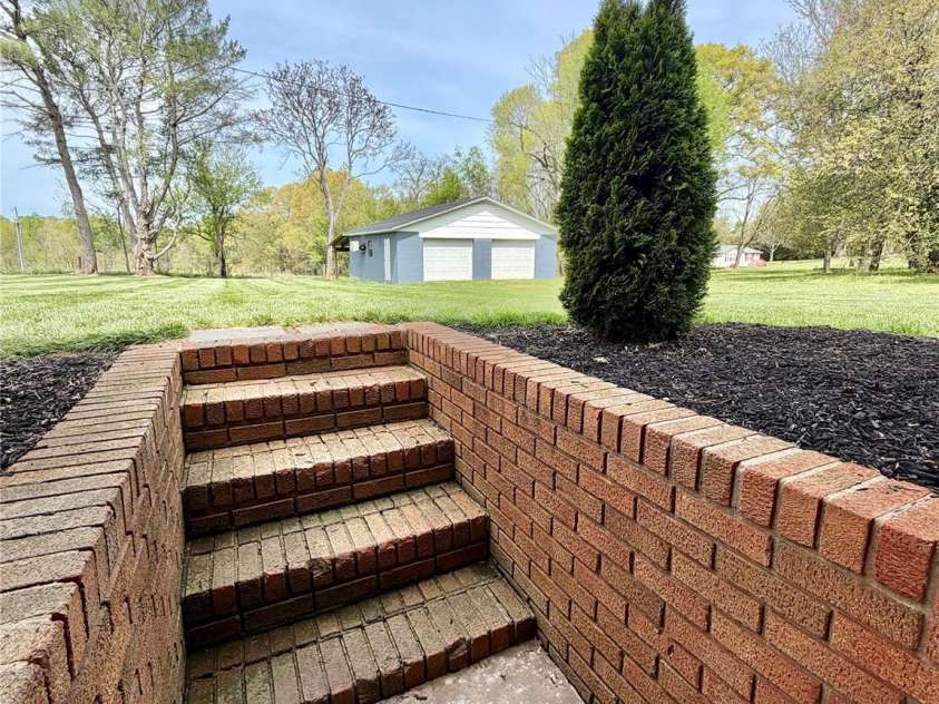 261 Thomas Lane, Stony Point, NC 28678.  MLS# CAR4368460, YatesRealty ID 10074. 
