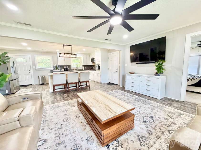 261 Thomas Lane, Stony Point, NC 28678.  MLS# CAR4368460, YatesRealty ID 10074. 