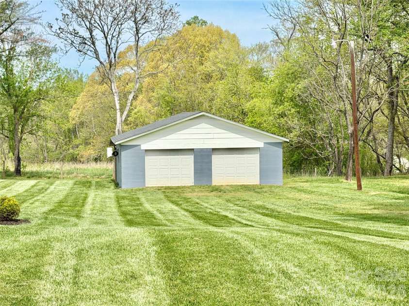 261 Thomas Lane, Stony Point, NC 28678.  MLS# CAR4368460, YatesRealty ID 10074. 